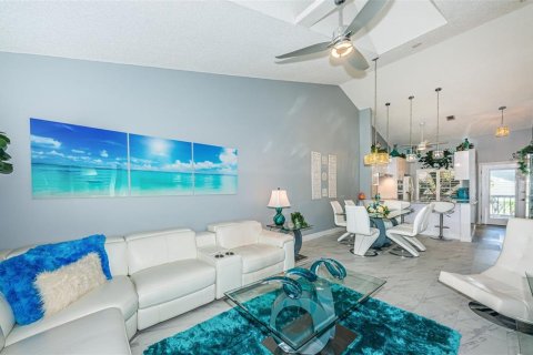 Townhouse in Treasure Island, Florida 2 bedrooms, 90.12 sq.m. № 1260326 - photo 6