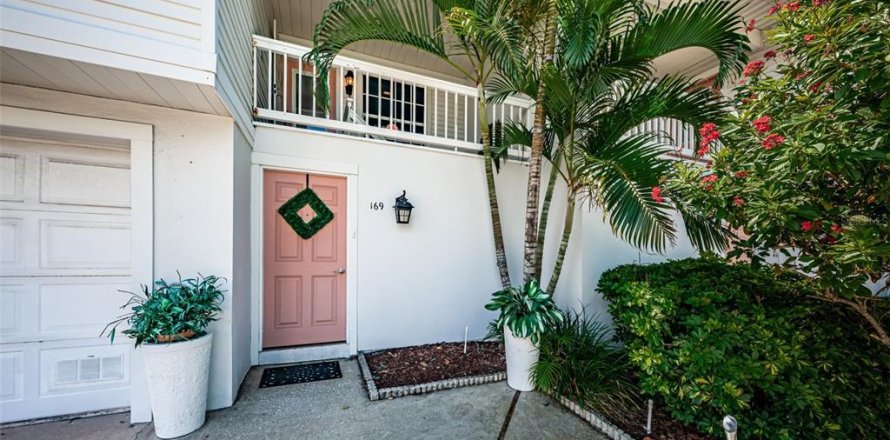 Townhouse in Treasure Island, Florida 2 bedrooms, 90.12 sq.m. № 1260326