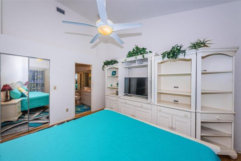 Townhouse in Treasure Island, Florida 2 bedrooms, 90.12 sq.m. № 1260326 - photo 15