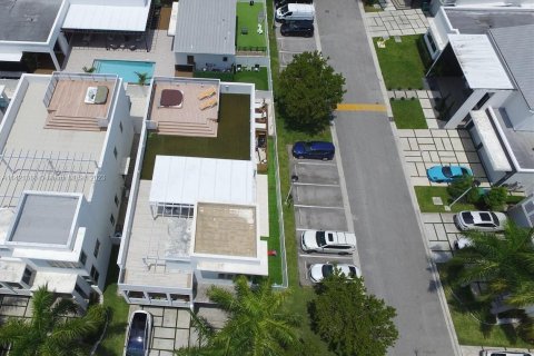 Villa ou maison à vendre à Doral, Floride: 5 chambres, 362.13 m2 № 636175 - photo 5