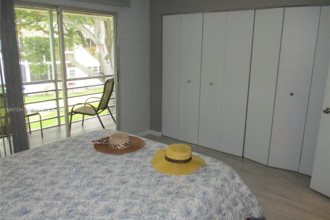 Condo in Deerfield Beach, Florida, 1 bedroom  № 1384176 - photo 3