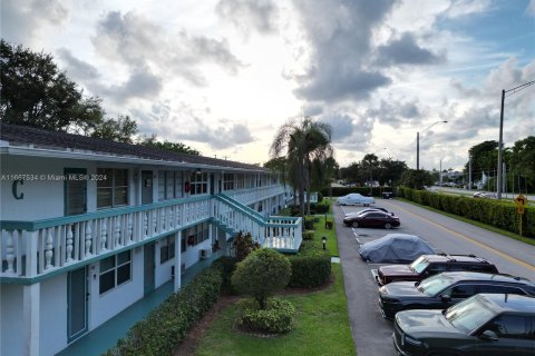 Condo in Deerfield Beach, Florida, 1 bedroom  № 1384176 - photo 11