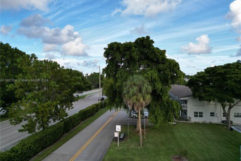 Condo in Deerfield Beach, Florida, 1 bedroom  № 1384176 - photo 8