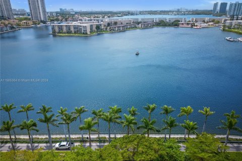 Condo in Aventura, Florida, 2 bedrooms  № 1101736 - photo 27