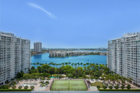 Copropriété à vendre à Aventura, Floride: 2 chambres, 136.19 m2 № 1101736 - photo 1