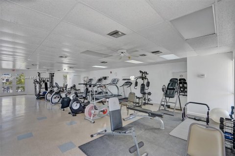 Condo in North Miami Beach, Florida, 1 bedroom  № 1101735 - photo 6