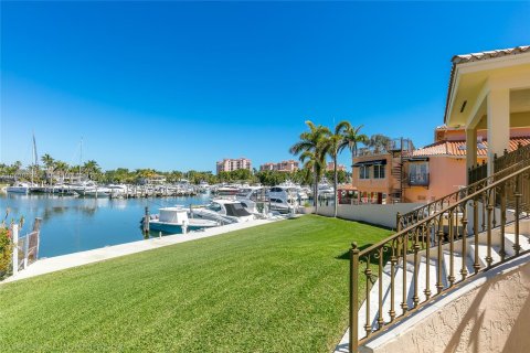 Casa en venta en Coral Gables, Florida, 5 dormitorios, 436.64 m2 № 1238811 - foto 25