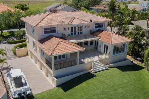 Villa ou maison à vendre à Coral Gables, Floride: 5 chambres, 436.64 m2 № 1238811 - photo 4