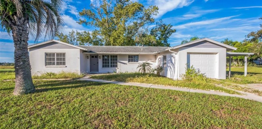 House in Spring Hill, Florida 3 bedrooms, 115.57 sq.m. № 1396507