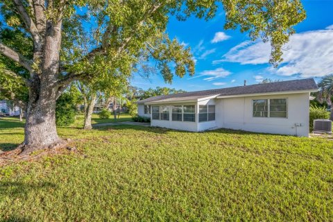 House in Spring Hill, Florida 3 bedrooms, 115.57 sq.m. № 1396507 - photo 18