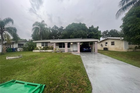 House in Miramar, Florida 4 bedrooms, 102.94 sq.m. № 1330349 - photo 1