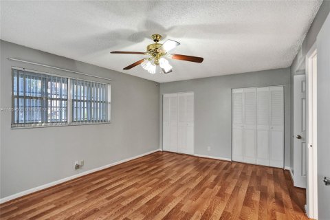 Condo in Lauderhill, Florida, 2 bedrooms  № 1367539 - photo 9