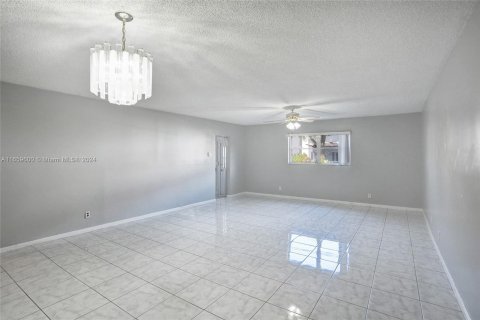 Condominio en venta en Lauderhill, Florida, 2 dormitorios, 101.08 m2 № 1367539 - foto 23