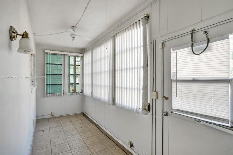 Condo in Lauderhill, Florida, 2 bedrooms  № 1367539 - photo 27