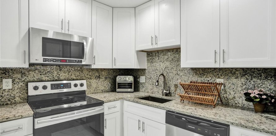 Condo in Lauderhill, Florida, 2 bedrooms  № 1367539