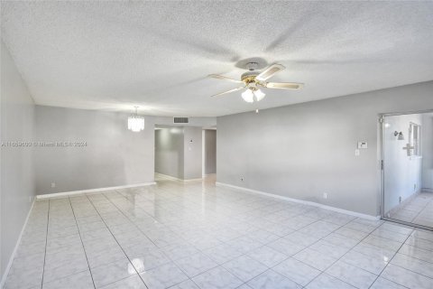 Condominio en venta en Lauderhill, Florida, 2 dormitorios, 101.08 m2 № 1367539 - foto 26