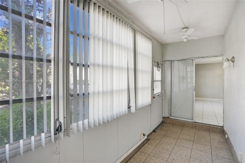 Condo in Lauderhill, Florida, 2 bedrooms  № 1367539 - photo 29