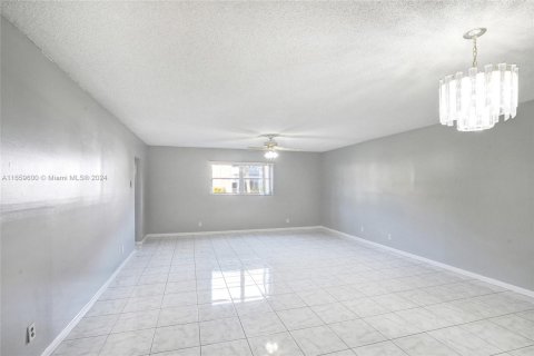 Condo in Lauderhill, Florida, 2 bedrooms  № 1367539 - photo 22