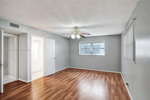 Condo in Lauderhill, Florida, 2 bedrooms  № 1367539 - photo 6