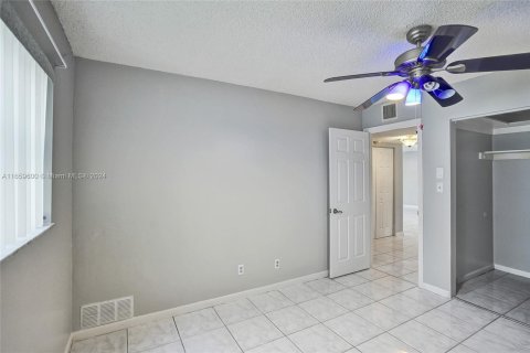 Condo in Lauderhill, Florida, 2 bedrooms  № 1367539 - photo 15