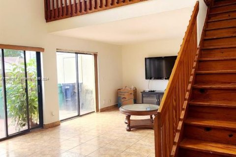 Touwnhouse à vendre à Hialeah, Floride: 2 chambres, 146.97 m2 № 1367497 - photo 12