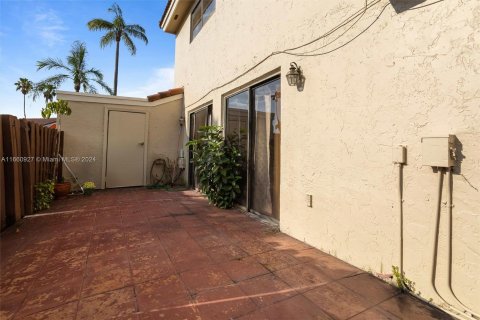 Adosado en venta en Hialeah, Florida, 2 dormitorios, 146.97 m2 № 1367497 - foto 21