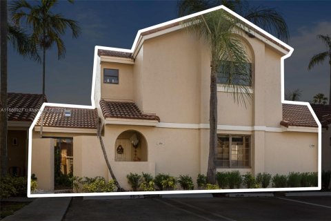 Touwnhouse à vendre à Hialeah, Floride: 2 chambres, 146.97 m2 № 1367497 - photo 2