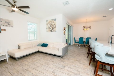 Casa en venta en Kissimmee, Florida, 4 dormitorios, 161.19 m2 № 1278237 - foto 3