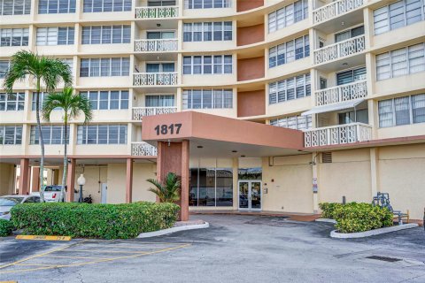 Condominio en venta en Hallandale Beach, Florida, 2 dormitorios, 109.62 m2 № 976638 - foto 2