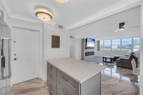 Condominio en venta en Hallandale Beach, Florida, 2 dormitorios, 109.62 m2 № 976638 - foto 17