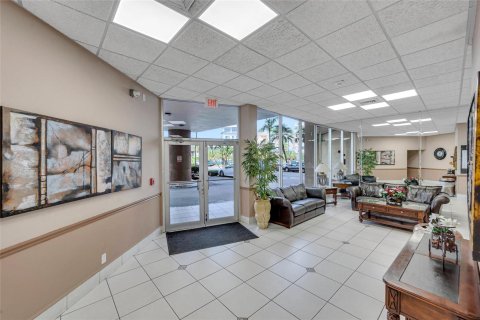 Condominio en venta en Hallandale Beach, Florida, 2 dormitorios, 109.62 m2 № 976638 - foto 1
