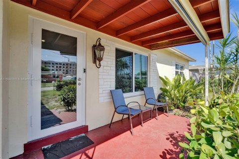 Villa ou maison à vendre à Dania Beach, Floride: 3 chambres, 125.6 m2 № 1007006 - photo 7