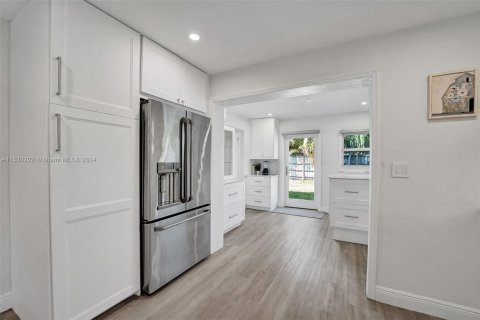 Casa en venta en Dania Beach, Florida, 3 dormitorios, 125.6 m2 № 1007006 - foto 28