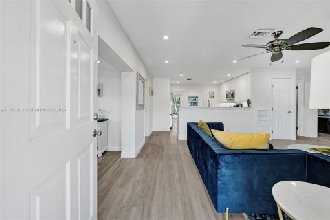Casa en venta en Dania Beach, Florida, 3 dormitorios, 125.6 m2 № 1007006 - foto 8