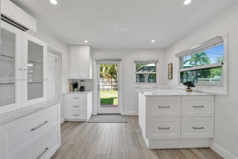 Villa ou maison à vendre à Dania Beach, Floride: 3 chambres, 125.6 m2 № 1007006 - photo 29