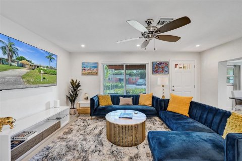 Casa en venta en Dania Beach, Florida, 3 dormitorios, 125.6 m2 № 1007006 - foto 12