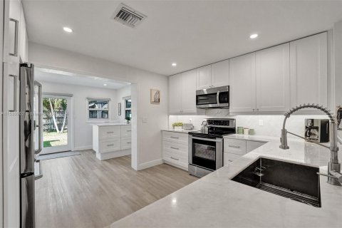 Casa en venta en Dania Beach, Florida, 3 dormitorios, 125.6 m2 № 1007006 - foto 22