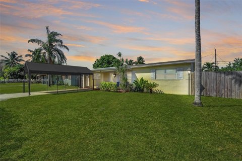 Villa ou maison à vendre à Dania Beach, Floride: 3 chambres, 125.6 m2 № 1007006 - photo 1