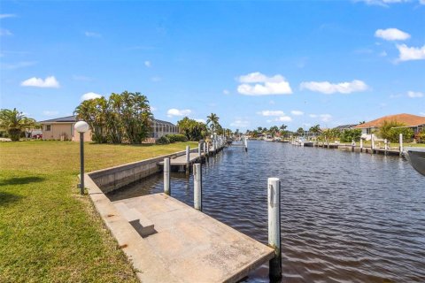 Villa ou maison à vendre à Punta Gorda, Floride: 3 chambres, 184.13 m2 № 1109564 - photo 2