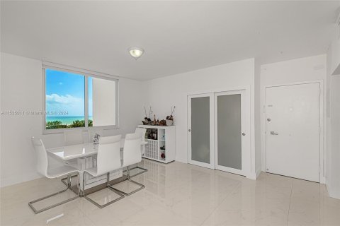 Condo in Sunny Isles Beach, Florida, 2 bedrooms  № 1013952 - photo 12