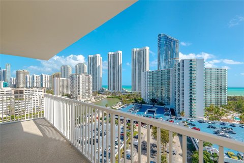 Condo in Sunny Isles Beach, Florida, 2 bedrooms  № 1013952 - photo 4