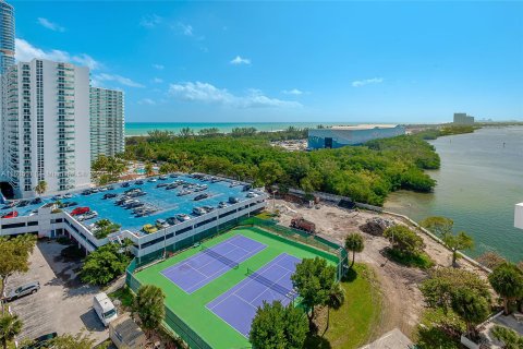 Condo in Sunny Isles Beach, Florida, 2 bedrooms  № 1013952 - photo 7