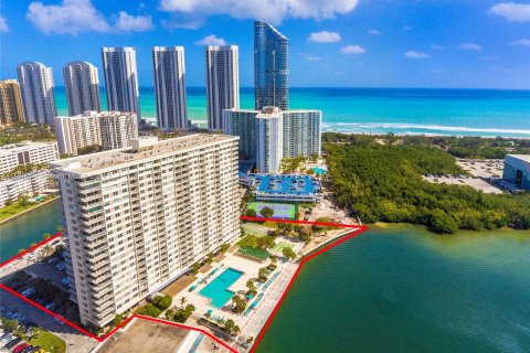 Condo in Sunny Isles Beach, Florida, 2 bedrooms  № 1013952 - photo 21