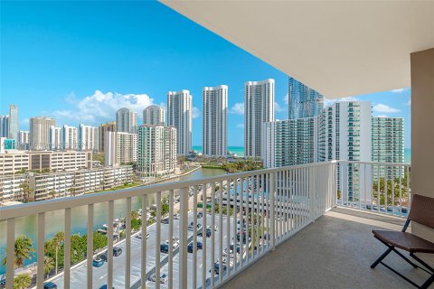 Condo in Sunny Isles Beach, Florida, 2 bedrooms  № 1013952 - photo 8