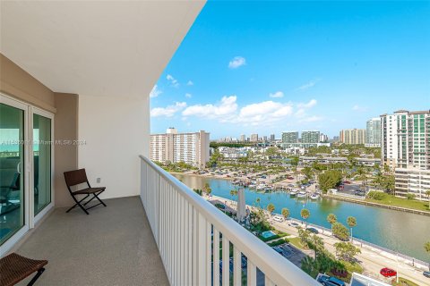 Condo in Sunny Isles Beach, Florida, 2 bedrooms  № 1013952 - photo 6