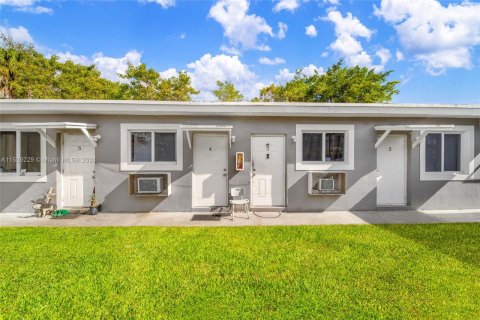 Купить коммерческую недвижимость в Опа-Локка, Флорида № 995724 - фото 6