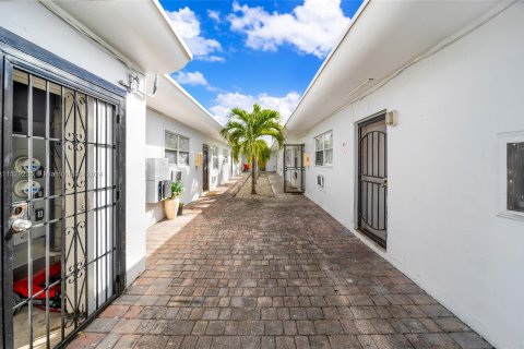 Купить коммерческую недвижимость в Опа-Локка, Флорида № 995727 - фото 8