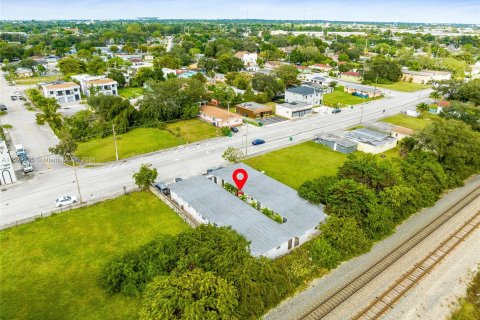 Commercial property in Opa-locka, Florida № 995727 - photo 19