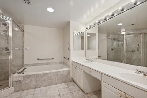 Condo in Aventura, Florida, 2 bedrooms  № 1220560 - photo 11