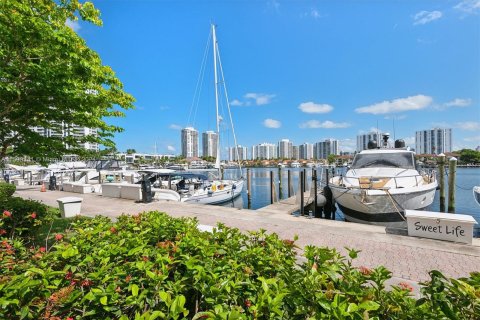 Condo in Aventura, Florida, 2 bedrooms  № 1220560 - photo 23